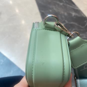 Çanta Askı Kancası 2 Ayda Soyuldu, Garanti Dışı Denildi