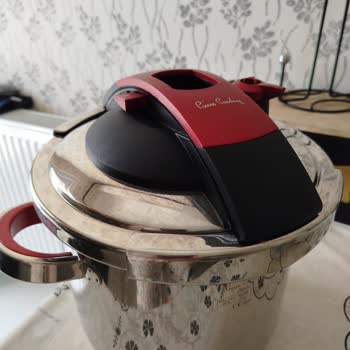 Düdüklü Tencerenin Açma Kapama Düğmesi Isınınca Fırlıyor