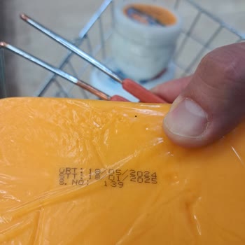 İndirimli Peynirin Son Kullanma Tarihi Geçmiş Şekilde Satılması Müşteri Güvenini Zedeliyor