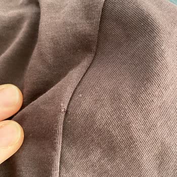 Camiseta Massimo Dutti rota tras poco uso, decepción de calidad