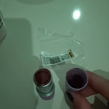 Kırık Ruj Gönderimi Ve İlgisizlik