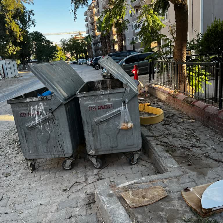 Mansuroğlu Mahallesi'nde Sürekli Kirli Çöp Alanı Temizlenmiyor