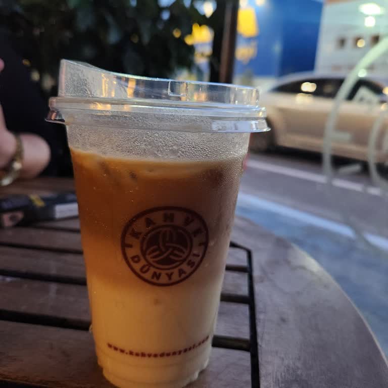 Forum İstanbul AVM Şubesinde Çalışanların Tutumu Can Sıkıyor