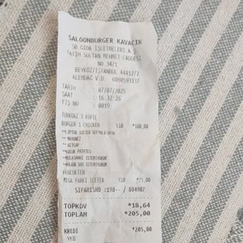 Pişmemiş Tavuk Burger Ve İlgisiz Müşteri Hizmetleri