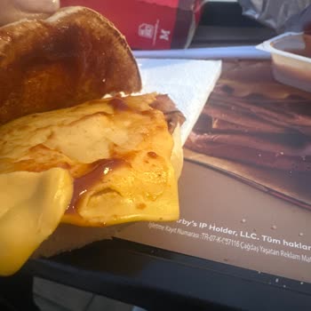 Soğuk Burger Ve Özensiz Servis Hayal Kırıklığı Yarattı