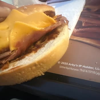 Soğuk Burger Ve Özensiz Servis Hayal Kırıklığı Yarattı