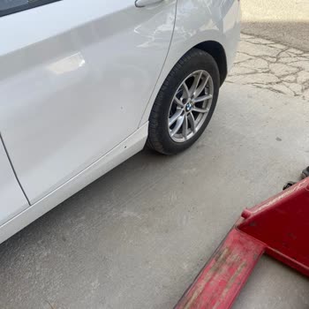 Şok Mağazasının Otoparkında Aracıma Verilen Hasara Çözüm Bulunmuyor