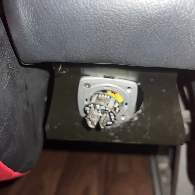 Kırık Koltuklar Ve Çalışmayan USB Girişleriyle Uzun Yol Çilesi