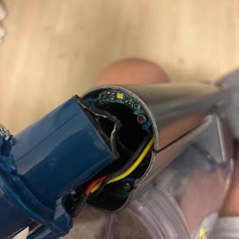 Philips 8000 Serisi Dik Süpürgede Kronik Kırılma Sorunu Ve Yetersiz Dayanıklılık