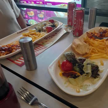 Bodrum Merkez Tavuk Dünyası'nda Yavaş Servis Ve İlgisizlik