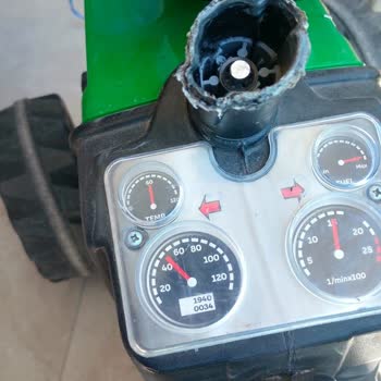 Dört Yaşındaki Çocuğun Kullandığı Traktörün Direksiyonu Kısa Sürede Kırıldı