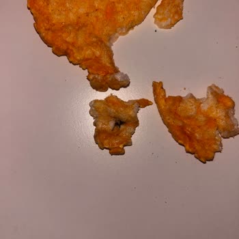 Eti Gong Ürününde Yanmış Böceğe Benzeyen Siyahlık