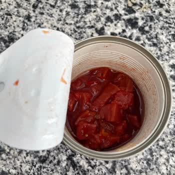 Tat Doğranmış Domateslerde Boş Kutu Ve Kötü Koku Sorunu