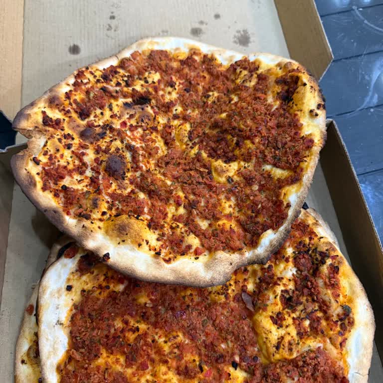 Sipariş Görseliyle Alakasız, Kötü Kokulu Ve Kuru Lahmacun Şoku