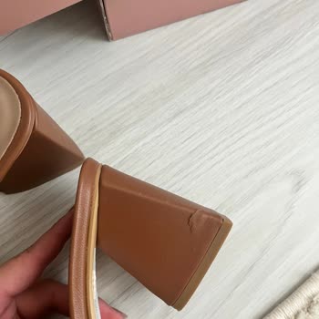 Bir Giyimde Deforme Olan Terlik Ve Müşteri Hizmetlerinden Dönüş Alamadım