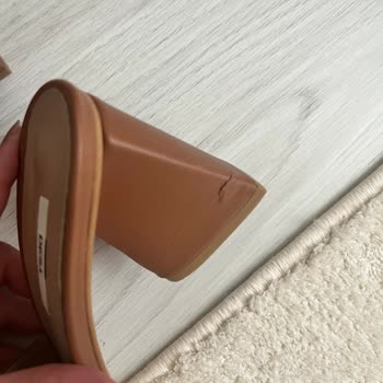 Bir Giyimde Deforme Olan Terlik Ve Müşteri Hizmetlerinden Dönüş Alamadım