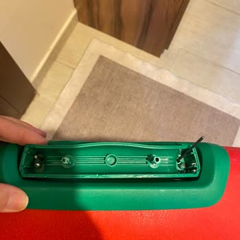 Ajet Uçuşunda Kırılan Bavulum İçin Çözüm Bekliyorum