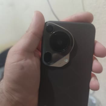 Yeni Aldığım Pro 70 Ultra Isınıyor Ve Ekranı Kararıyor