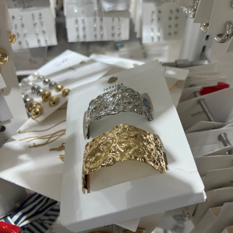 Lefties, pedido entregado en tienda y sin ayuda del personal