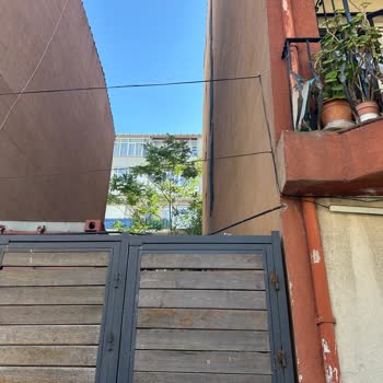 Türk Telekom Taşeronlarının Bina Dış Cephelerine İzinsiz Müdahalesi