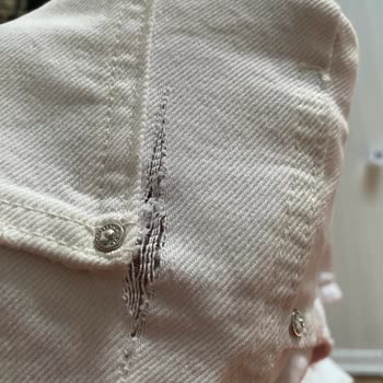 Yeni Alınan Pantolon İki Giyimde Yırtıldı