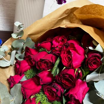 Görsele Uymayan Solmuş Çiçekler Ve Yetersiz Müşteri Desteği