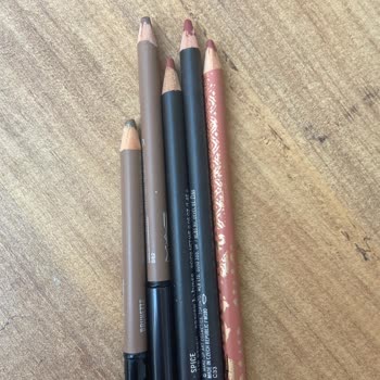 I Face Breakage Issues With Mac Cosmetics Lip and Brow Pencils
