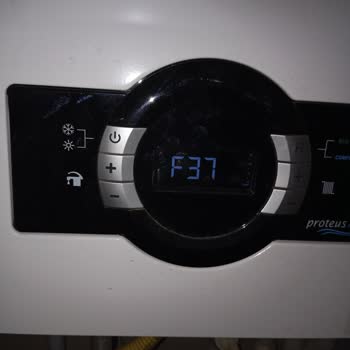 ECA Proteus Kombi Sürekli Su Eksiltiyor, Servis Sorunu Çözemiyor