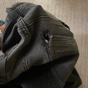 Mavi'den Aldığım Pantolon Kısa Sürede Yırtıldı, Değişim Yapılmadı