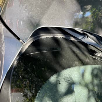 BMW Ön Cam Fitili Kısa Sürede Parçalandı, Mağduriyet Yaşıyorum