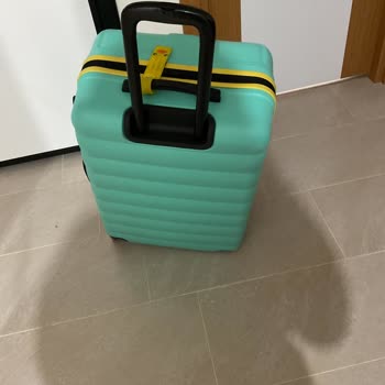 Yeni Alınan Valizin Tekerleği İlk Kullanımda Kırıldı, Satıcı Ve Trendyol Çözüm Sunmuyor