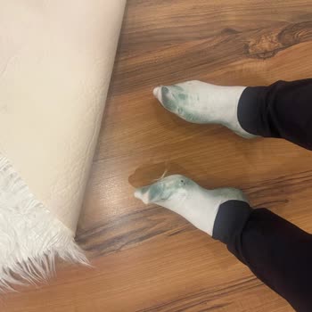 George Hogg Ayakkabı Beyaz Çorapları Yeşile Boyuyor, Çözüm Sunulmadı