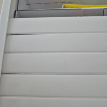 Ecza Dolabı Panjuru Kısa Sürede Parçalandı Parça Temini Yok