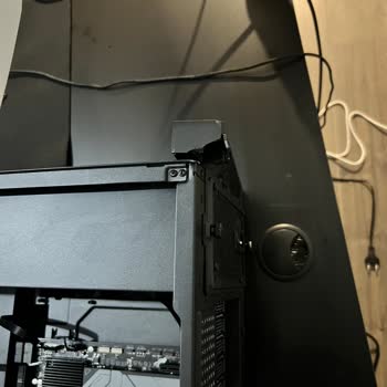 Aras Kargo İle Taşınan Bilgisayar Kasasında Ciddi Hasar Ve Yetersiz Hizmet