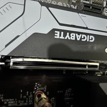 Aras Kargo İle Taşınan Bilgisayar Kasasında Ciddi Hasar Ve Yetersiz Hizmet