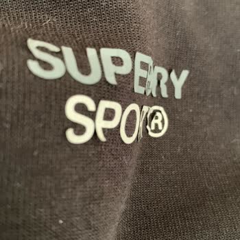 Superdry Sweatshirtte Kısa Sürede Logo Sökülmesi Ve Tüylenme Mağduriyeti