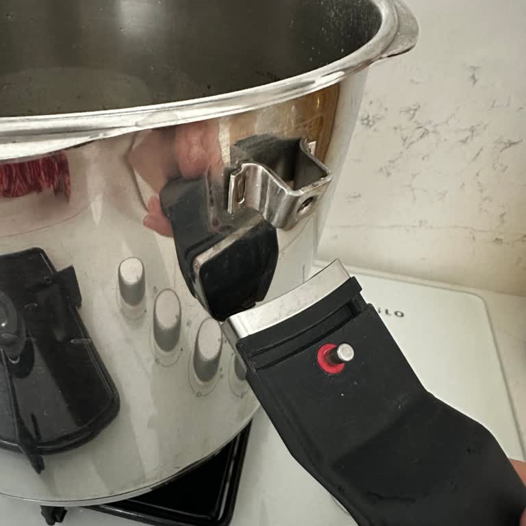 Fissler Düdüklü Tencerede Sürekli Kulp Sorunu