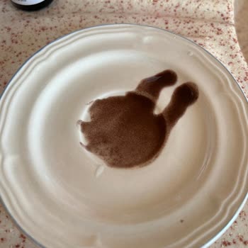 Valens İlaç Bebeğime Aldığım Bestiron Damla Siyah Ve Pütürlü Çıktı, Endişeliyim