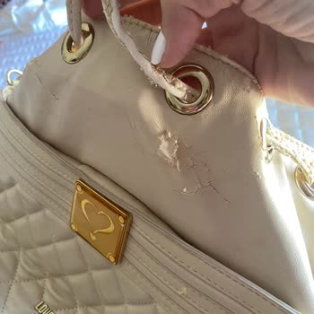 Moschino Çantam Çok Az Kullanmama Rağmen Dökülüyor