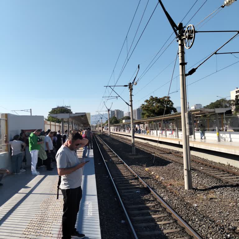 İzban'da Yetersiz Vagon Ve Çalışmayan Klima Sorunu