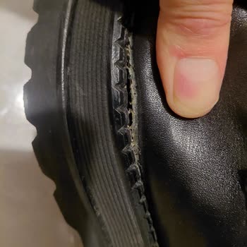 Ayakkabılar Bir Haftada Patladı, Şikayetlere Dönüş Yapılmıyor