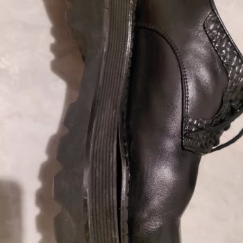 Ayakkabılar Bir Haftada Patladı, Şikayetlere Dönüş Yapılmıyor