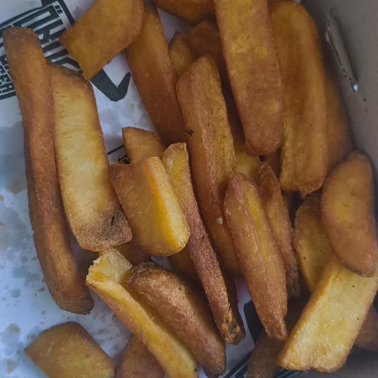 Öküz Burger Yanmış Patates Ve Kötü Hizmet Deneyimi