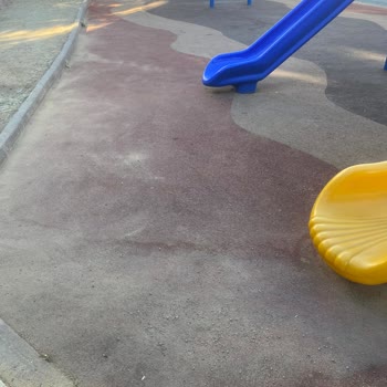 Çocuk Parkındaki Bakımsızlık Ve Güvenlik Sorunları