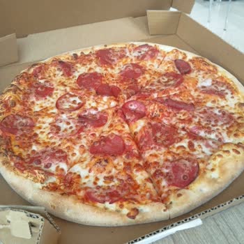 Domino's Pizza'da Sucuk Sever Hayal Kırıklığı