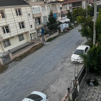 Yalı Mahallesi'nde Yıllardır Çözülemeyen Toz Ve Bakımsız Yol Sorunu