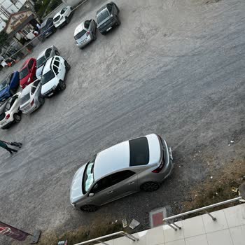 Yalı Mahallesi'nde Yıllardır Çözülemeyen Toz Ve Bakımsız Yol Sorunu