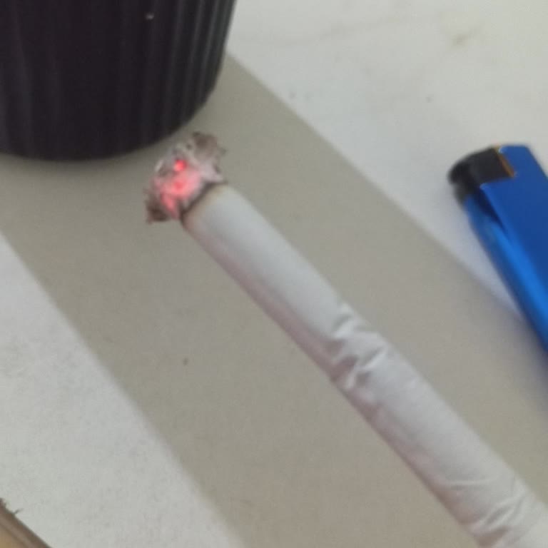 Parliament Midnight Sigarada Sürekli Odun Parçası Sorunu