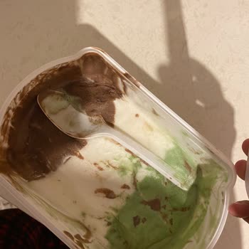 Aldığım Dondurmanın İçinde Kullanılmış Kaşık Çıktı