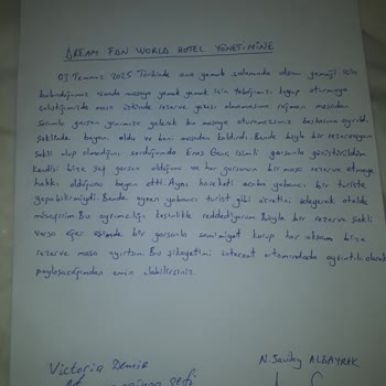 Rezervasyon Yazısı Olmayan Masadan Garson Tarafından Kaldırıldık, Özür Bekliyoruz